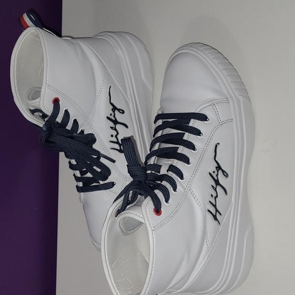 TOMMY HILFIGER WOMEN'S Shoes - Tommy Hilfiger Women's Lace Up Sneakers White Boots Pre loved good cond sizes9m